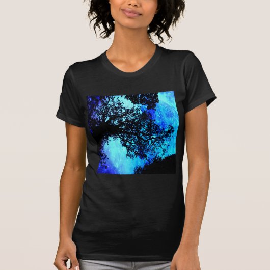 Zwarte Bomen Turquoise Periwinkle Space T-shirt (Voorkant)