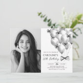 Zwarte Boog Ballonnen Verjaardag Foto Uitnodiging (Staand voorkant)