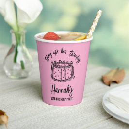 Zwarte boog bindt haar twintiger 30e verjaardag va papieren bekers