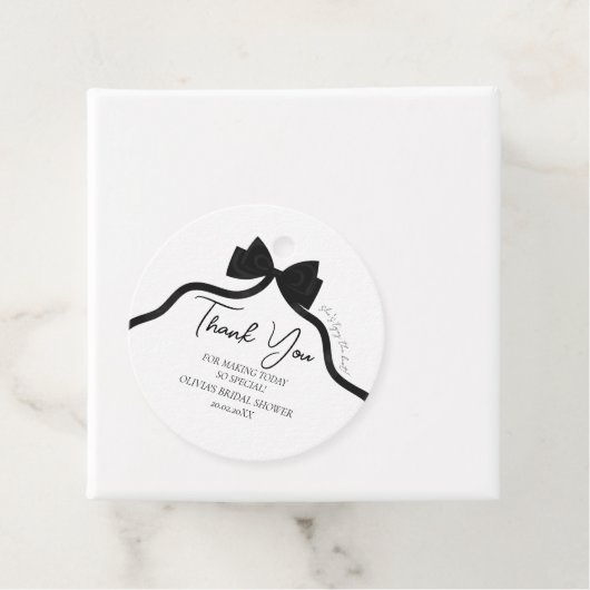 Zwarte boog ze bindt het knoop vrijgezellenfeest bedankjes labels (In situ)