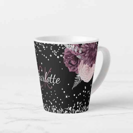 Zwarte bordeaux bloemen elegante monogram naam latte mok (Rechterhoek)