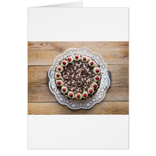 Zwarte boscake op bijthout (Voorkant)
