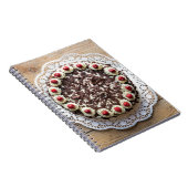 Zwarte boscake op bijthout notitieboek (Rechterzijde)