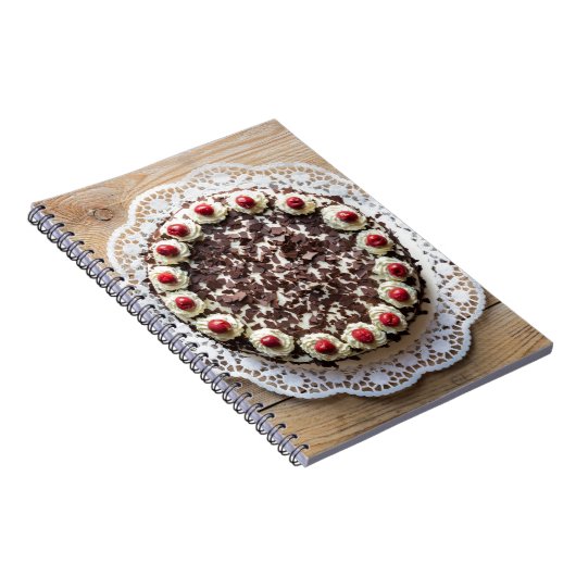 Zwarte boscake op bijthout notitieboek (Rechterzijde)