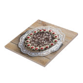 Zwarte boscake op bijthout tegeltje (Zijkant)