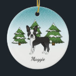 Zwarte Boston Terrier in een Winter Forest & Name Keramisch Ornament<br><div class="desc">Destei's originele cartoon illustratie van een schattige zwarte en witte kleur van het Boston Terrier-ras. De hond wordt in een winterscène geplaatst met drie groene veer en vallende sneeuw. De achtergrond is een blauw tot witte gradiënt die het ontwerp geeft dat de koude winterdag eruit ziet. Er is ook een...</div>