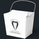 Zwarte bruiloft Tuxedo Suit Groomsman Voorstel Bedankdoosjes<br><div class="desc">Maak uw bruiloft onvergetelijk - Voeg een persoonlijk tintje toe met een groomsman-voorstel voor geschenkdozen met een zwart smoking-pak en een boeg-stropdas-illustratie met groomsmen-voorstelbericht in een klassiek serif-lettertype.</div>