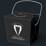 Zwarte bruiloft Tuxedo Suit Groomsman Voorstel Bedankdoosjes<br><div class="desc">Maak uw bruiloft onvergetelijk - Voeg een persoonlijk tintje toe met een groomsman-voorstel en geef geschenkdozen met een smoking-pak en een boeg-stropdas-illustratie met groomsmen-voorstelbericht in een klassiek serif-lettertype.</div>