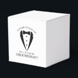 Zwarte bruiloft Tuxedo Suit Groomsman Voorstel Bedankdoosjes<br><div class="desc">Maak uw bruiloft onvergetelijk - Voeg een persoonlijk tintje toe met een groomsman-voorstel voor geschenkdozen met een zwart smoking-pak en een boeg-stropdas-illustratie met groomsmen-voorstelbericht in een klassiek serif-lettertype.</div>