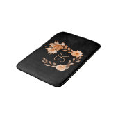 Zwarte, bruine en perzik bloemen met monogram badmat (Gekanteld)