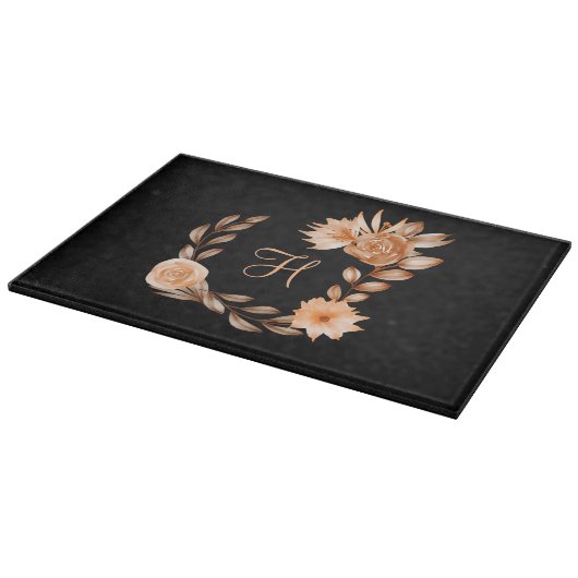 Zwarte, bruine en perzik bloemen met monogram snijplank (Hoek)