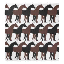 Zwarte, bruine paarden/witte achtergrond