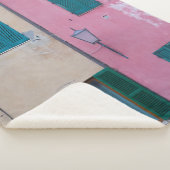 ZWARTE BUDZORG OP PINK PAINK WALL SHERPA DEKEN (3/4)