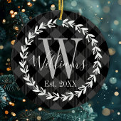 Zwarte Buffalo Plaid Monogram Krans Kerstmis Keramisch Ornament