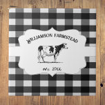 Zwarte buffelplaat Boerderij Koe Tegeltje<br><div class="desc">Pas een unieke tegel aan met deze robuuste zwarte Buffalo-geplakte Koe van het Boerderij Decoratieve Tegel. Het ontwerp van de tegel kenmerkt een koe van het boerderij op een elegant label en douanetekst voor u om met uw familienaam tegen een gingham patroonachtergrond te personaliseren. Extra home decor-items beschikbaar bij dit...</div>