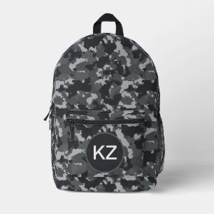 Zwarte camouflage met grijze urbanen beginletters bedrukte rugzak