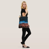 ZWARTE CAR NEAR ROCK FORMATIONS TOTE BAG (Op model)