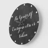 Zwarte Chalkboard-offertes zijn uw grote klok (Hoek)