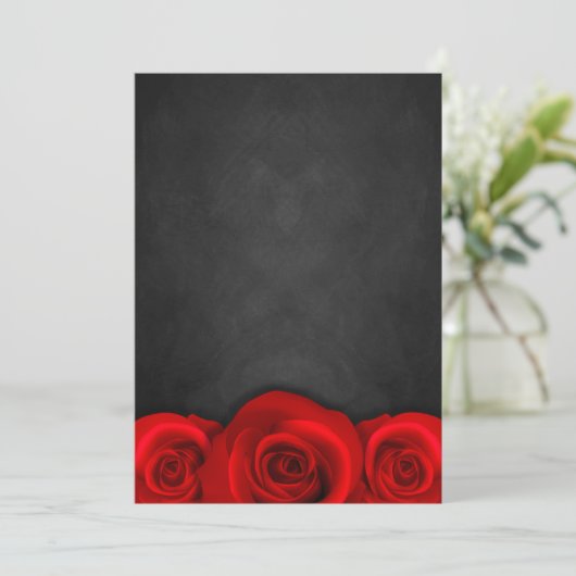 Zwarte Chalkboard Red Rose Wedding Invitting Kaart (Staand voorkant)