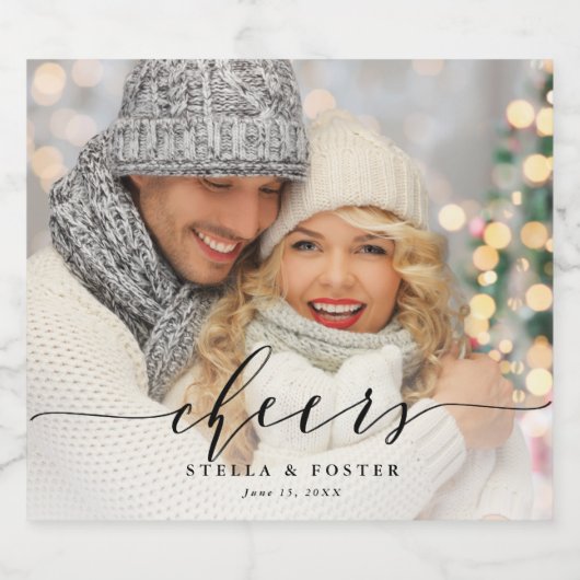 Zwarte Cheers Elegant Calligrafie Foto Sparkling Wijnetiket (Enkel label)