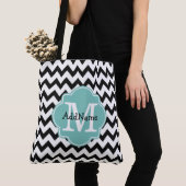Zwarte Chevron Aqua Monogram & Persoonlijke naam Tote Bag (Dichtbij)