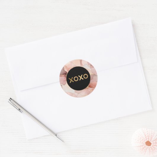 Zwarte Cirkel Blush Roze Bloemen Goud Glitter XOXO Ronde Sticker (Envelop)