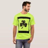 Zwarte Clover-minimal ontwerp. T-shirt (Voorkant volledig)