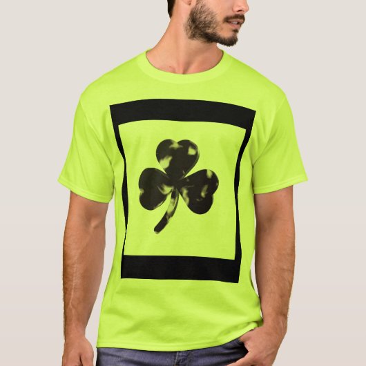 Zwarte Clover-minimal ontwerp. T-shirt (Voorkant)