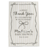 Zwarte Coquette Bow Beige Gestreepte Baby shower F Medium Cadeauzakje (Achterkant)