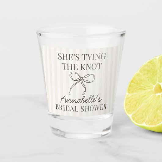 Zwarte Coquette Bow Beige Knot Vrijgezellenfeest F Shot Glas (Voorkant)