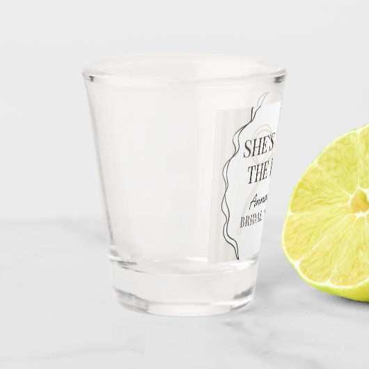 Zwarte Coquette Bow Beige Vrijgezellenfeest Favori Shot Glas (Links)