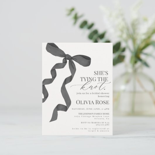 Zwarte Coquette Strik Bruidsfeest Uitnodiging (Staand voorkant)