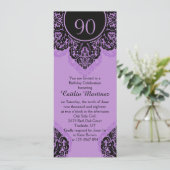 Zwarte dameskast op lila paars 90th Birthday Party Kaart (Staand voorkant)