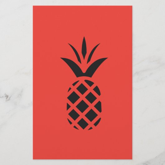 Zwarte dennenappel in het rood briefpapier (Voorkant)