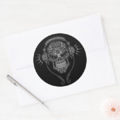 Zwarte DJ Sugar Skull Ronde Sticker (Envelop)