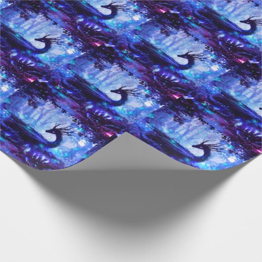 Zwarte draak, nachtelijke bosscène. cadeaupapier (Hoek)