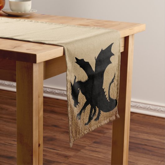 Zwarte Dragon Rustic Achtergrond Korte Tafelloper (Voorbeeld)