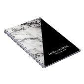Zwarte driehoek en marmer notitieboek (Rechterzijde)
