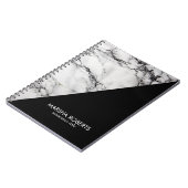 Zwarte driehoek en marmer notitieboek (Linkerzijde)