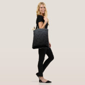 Zwarte driehoekige abstracte achtergrond, Grunge s Tote Bag (Op model)