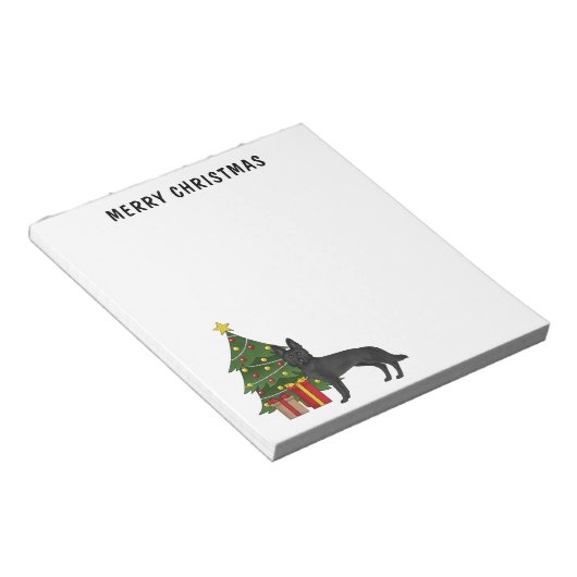 Zwarte Duitse herder en feestelijke kerstboom Notitieblok (Schuin)