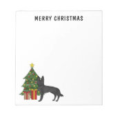 Zwarte Duitse herder en feestelijke kerstboom Notitieblok (Voorkant)