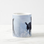 Zwarte Duitse Herder in de Sneeuw Twee Uitzichten, Koffiemok (Center)