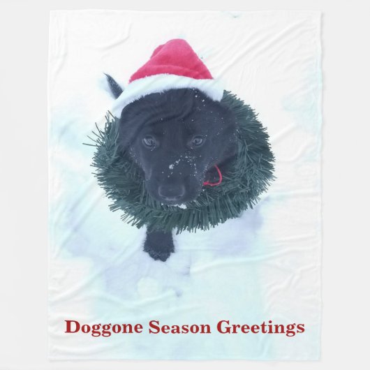 Zwarte Duitse Herder Puppy in een Krans Fleece Deken (Voorkant)