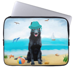 Zwarte Duitse Herdershond op het Strand Laptop Sleeve