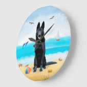 Zwarte Duitse Herdershond op Strand Grote Klok (Hoek)