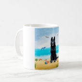 Zwarte Duitse Herdershond op Strand Koffiemok (Voorkant links)