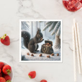 Zwarte eekhoorn saving eikels in portemonnee servet (Insitu)