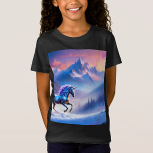 Zwarte eenhoorn in een dromerig winterlandschap t-shirt