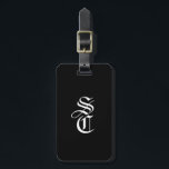 Zwarte Elegant gothische monogram naam Medieval Ty Bagagelabel<br><div class="desc">Zwart Elegant Gothic Monogram Name Medieval Typo Bagagelabel met uw gepersonaliseerde initialen in het oude gothische middeleeuwse kalligrafiemanuscript en aangepaste naam,  viering,  trouwparennamen of een aangepaste tekst in een gedempte,  geraffineerde serif lettertype. Stijlvolle zwart-witkleuren die volledig aanpasbaar zijn.</div>
